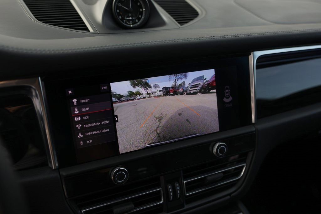 Used 2025 Porsche Macan image 17