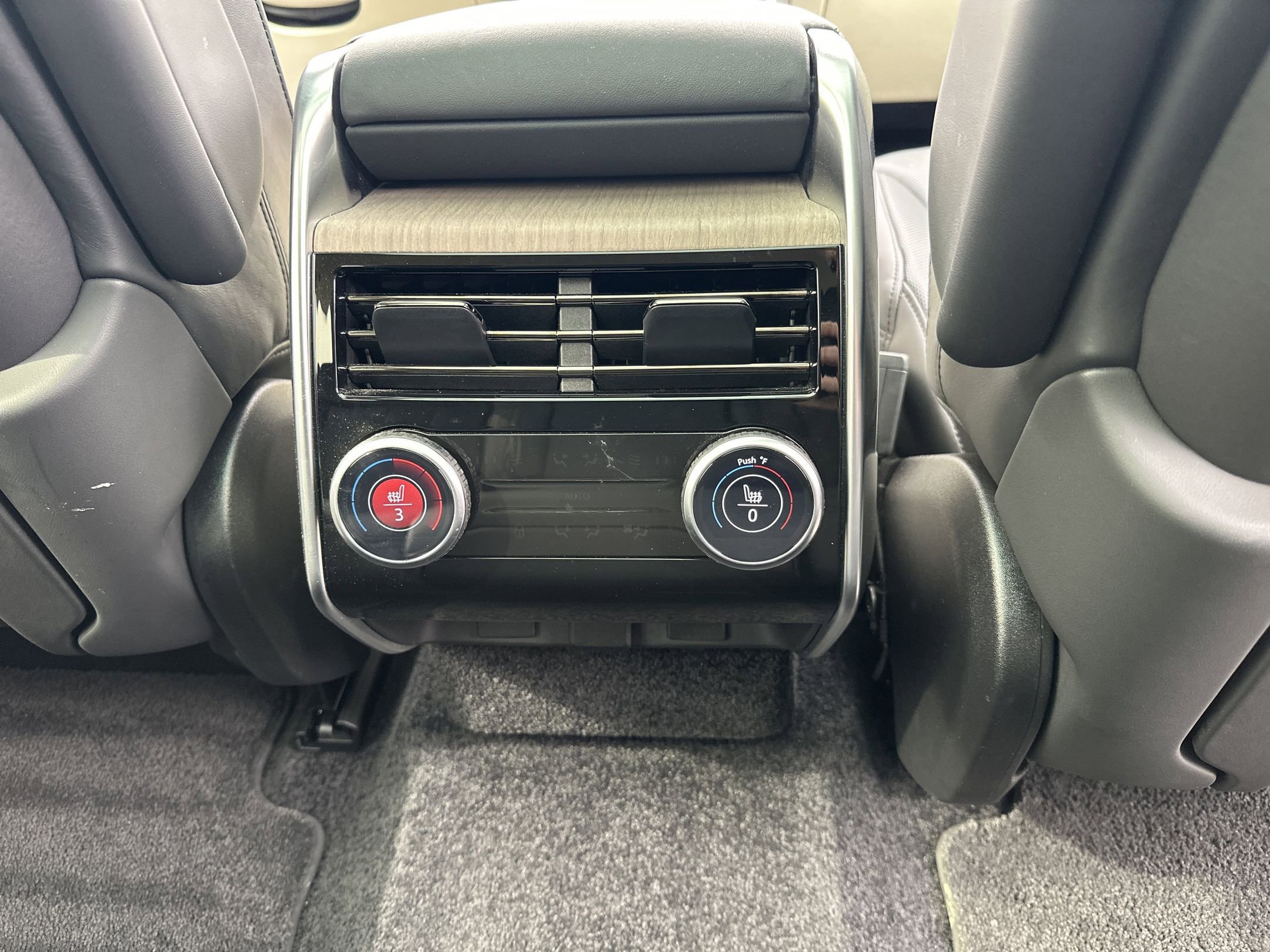 Used 2023 Land Rover Range Rover SE image 15