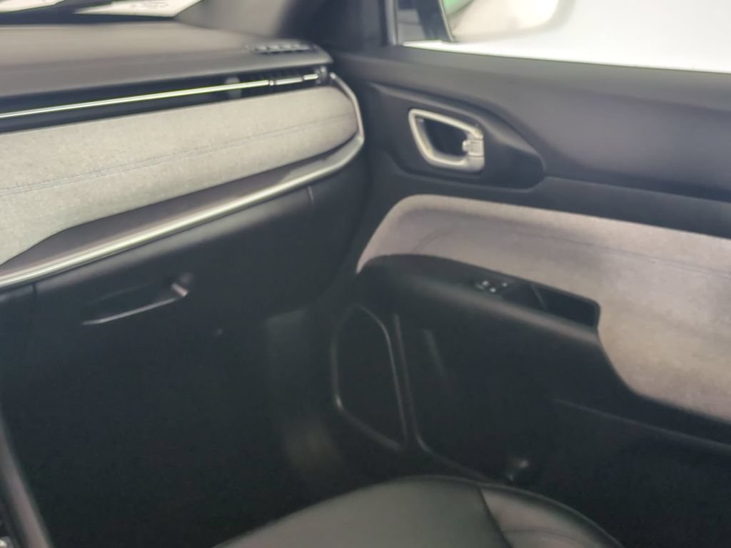Used 2024 Jeep Compass Latitude AWD/4WD image 19
