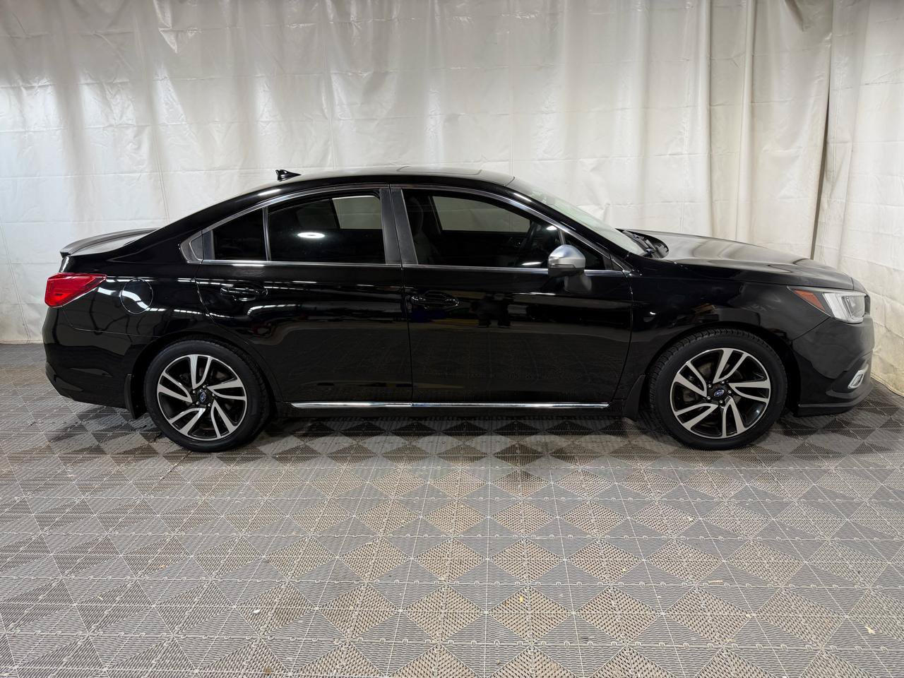 Used 2018 Subaru Legacy 2.5i Sport AWD/4WD image 9