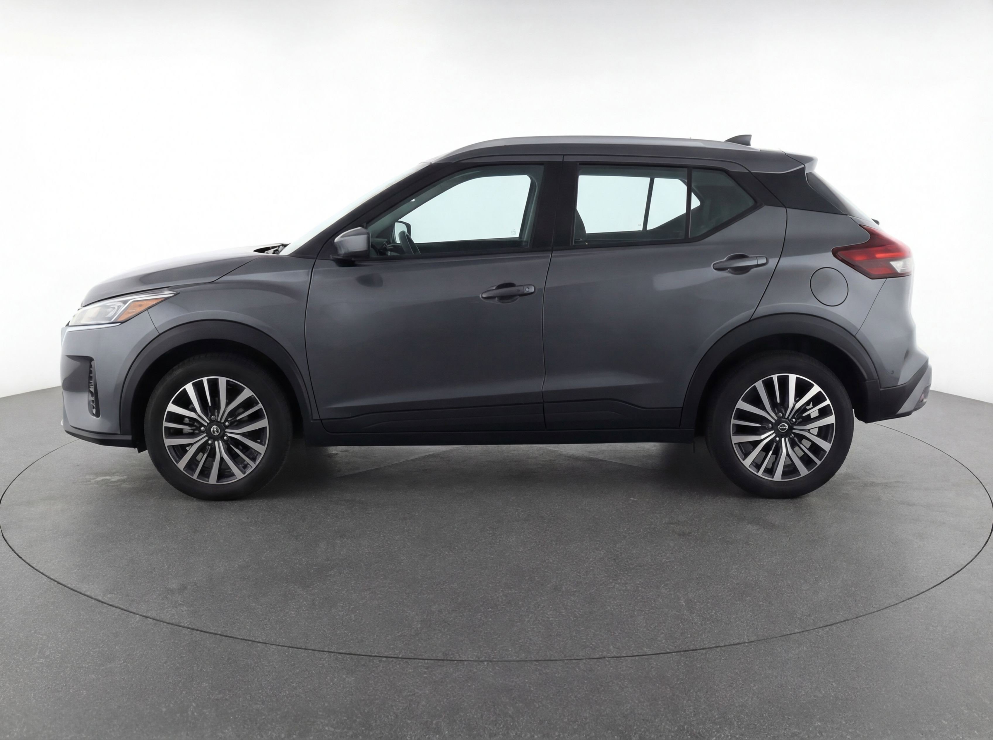Used 2024 Nissan Kicks SV FWD image 5