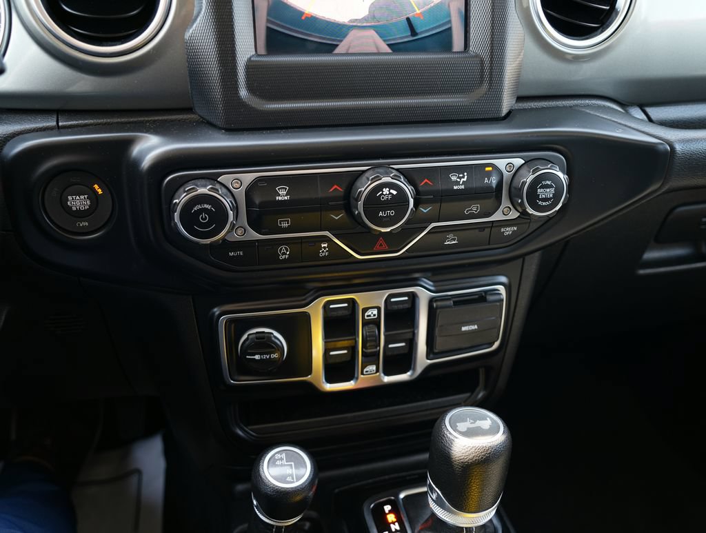 Used 2021 Jeep Wrangler Unlimited Sahara AWD/4WD image 15