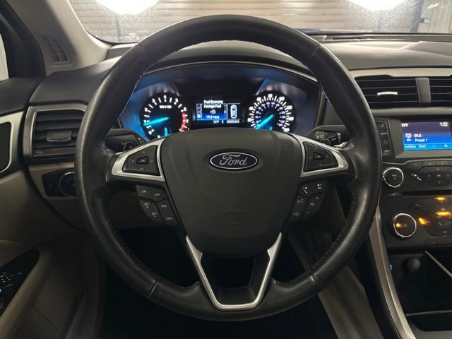 Used 2017 Ford Fusion SE image 15