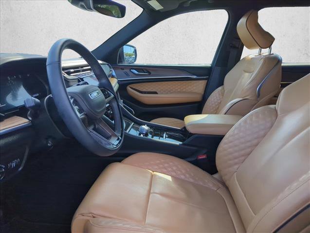 Used 2025 Jeep Grand Cherokee L Summit AWD/4WD image 13