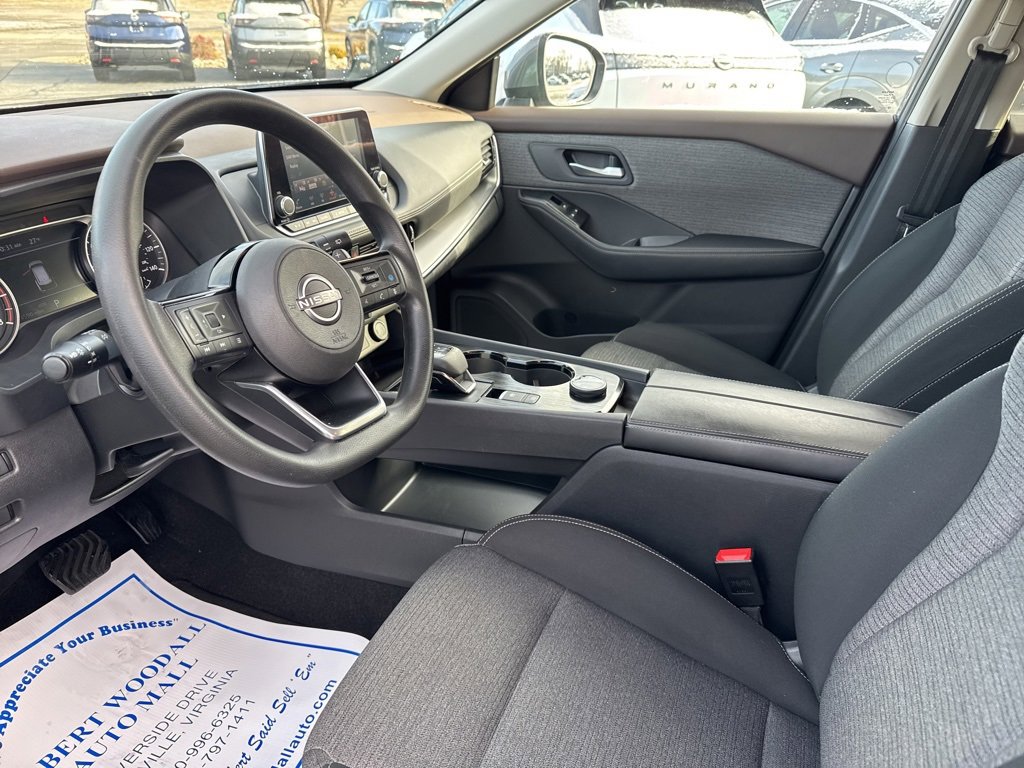 Used 2022 Nissan Rogue SV image 15