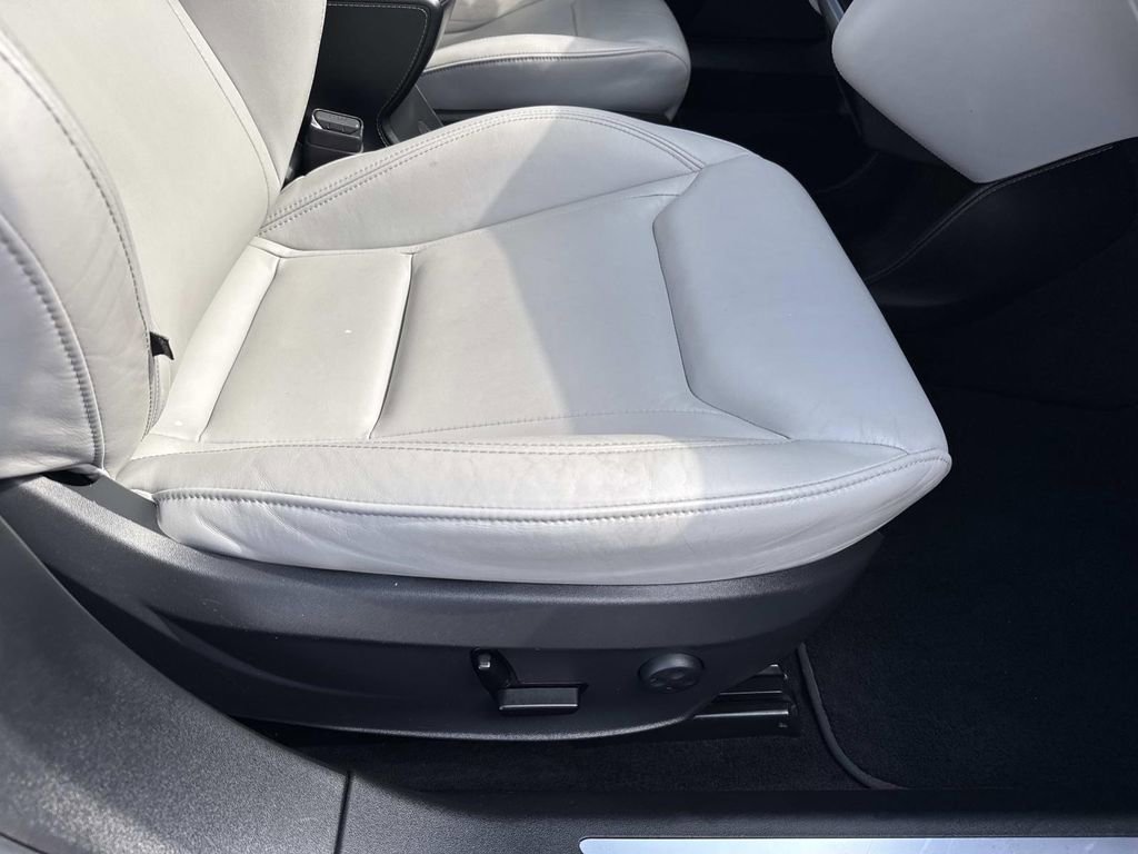 Used 2016 Tesla Model S 70D image 12