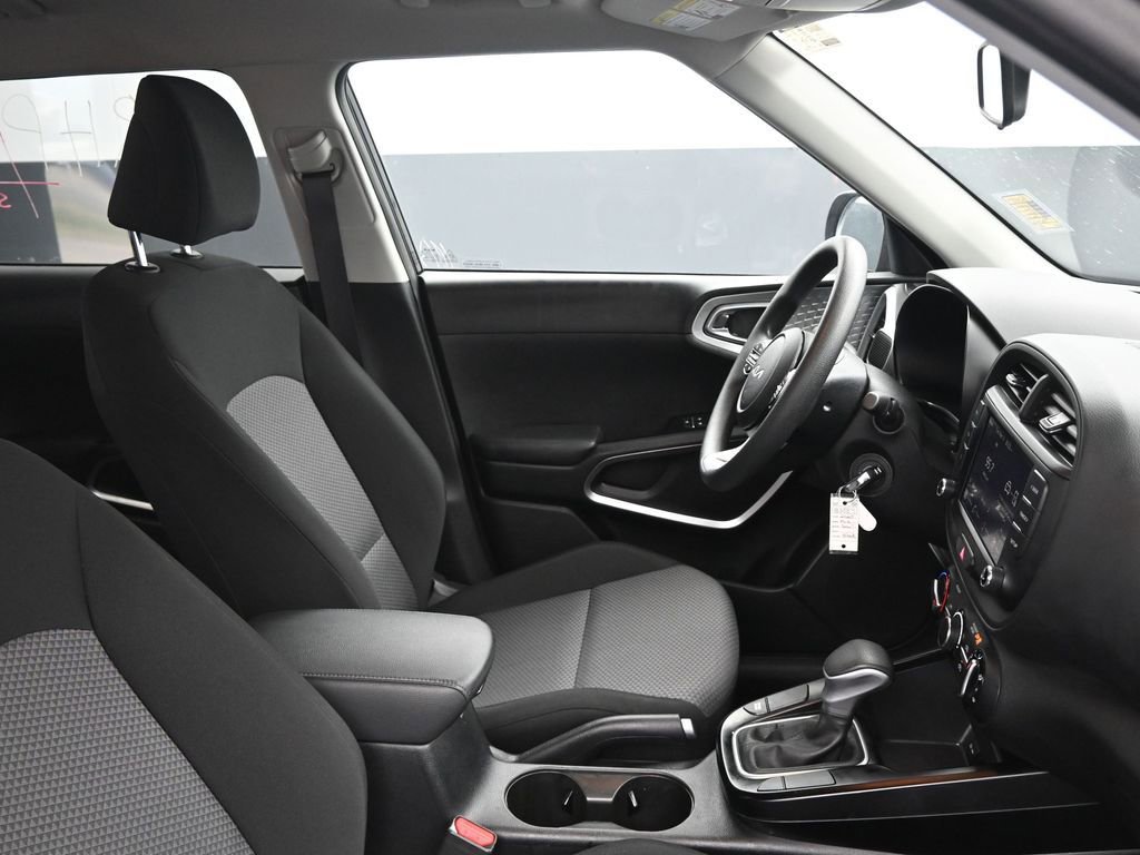 Used 2025 Kia Soul LX w/ LX Technology Package image 14