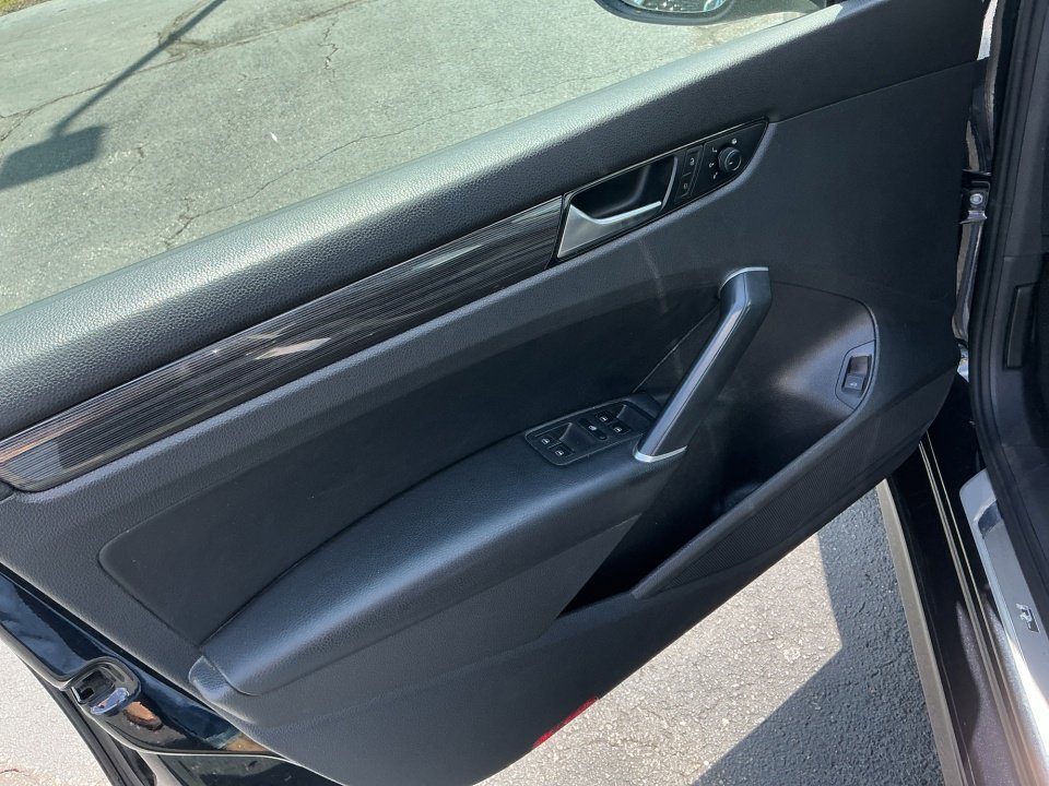 Certified 2020 Volkswagen Passat 2.0T R-Line image 36