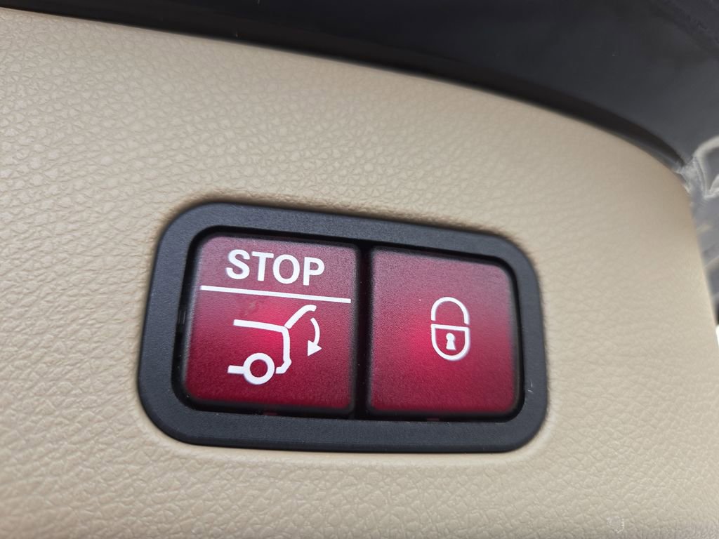 Used 2014 Mercedes-Benz GL 350 BlueTEC 4MATIC image 6