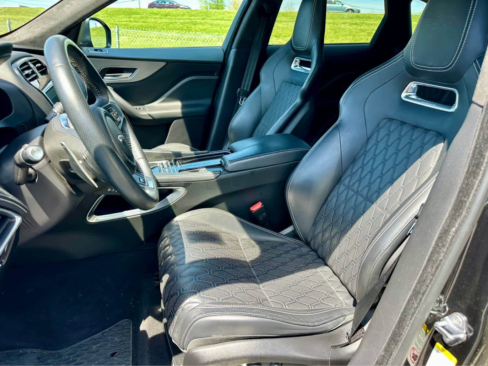 Used 2020 Jaguar F-PACE SVR image 12