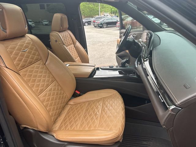 Used 2021 Cadillac Escalade ESV Sport w/ Driver Assist Tech Package AWD/4WD image 19