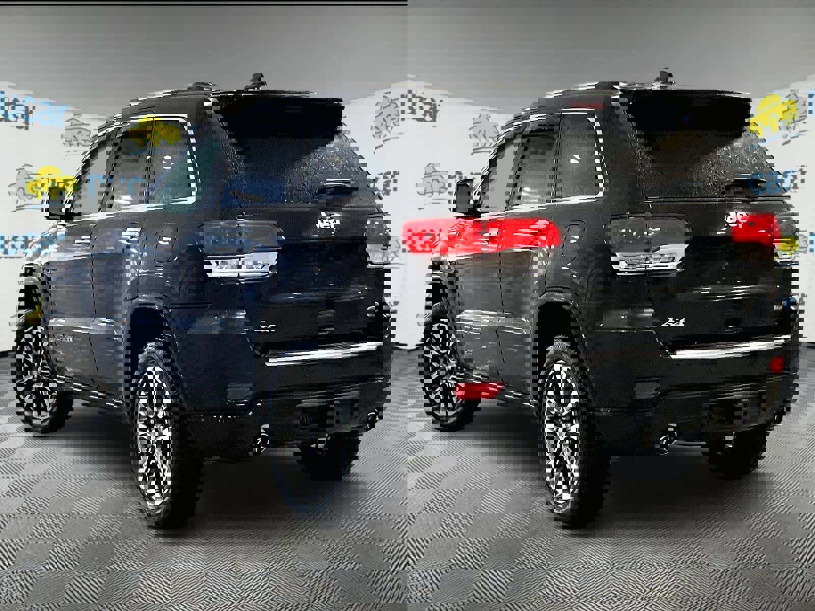 Used 2017 Jeep Grand Cherokee Overland image 4