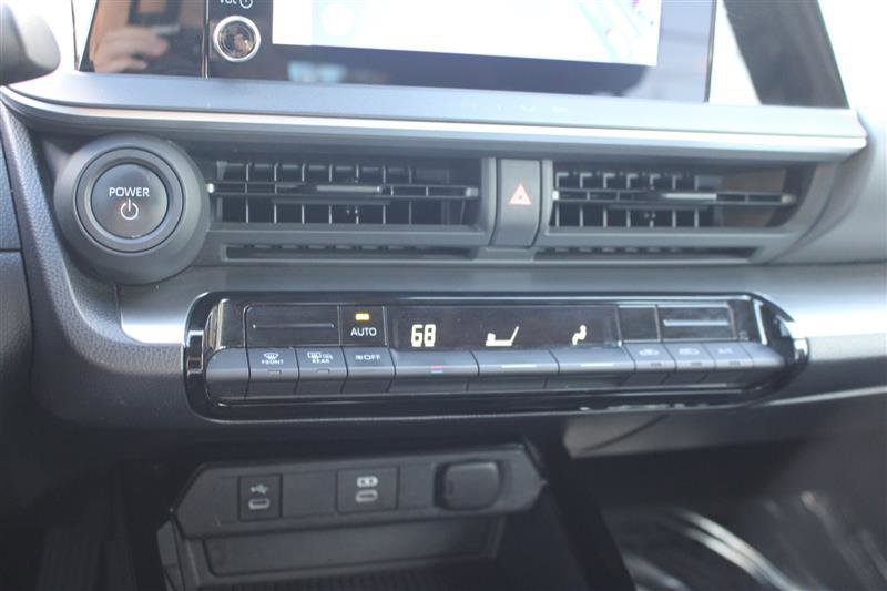 Used 2024 Toyota Prius LE image 18