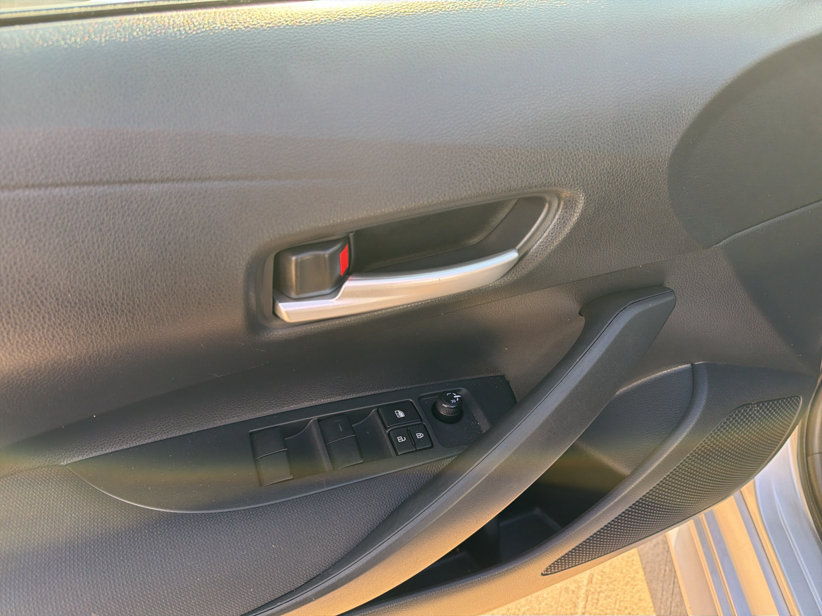 Used 2020 Toyota Corolla LE FWD image 10