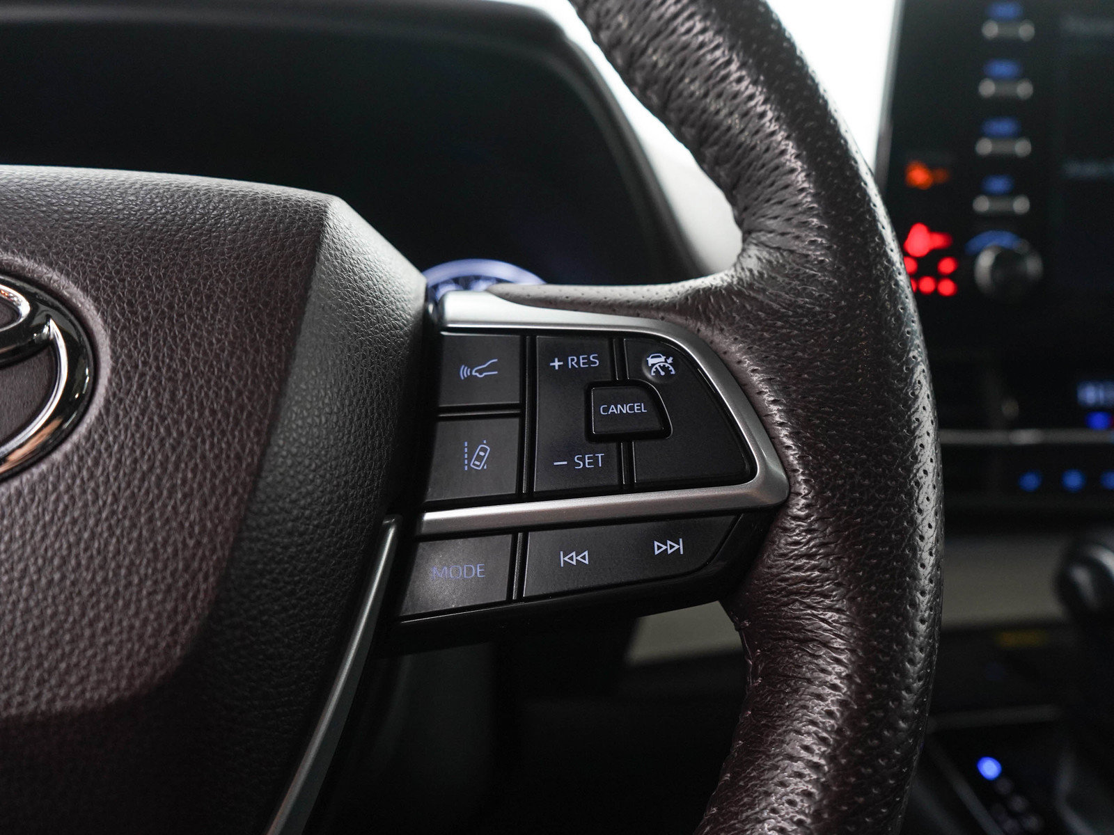 Used 2022 Toyota Sienna Platinum AWD/4WD image 31