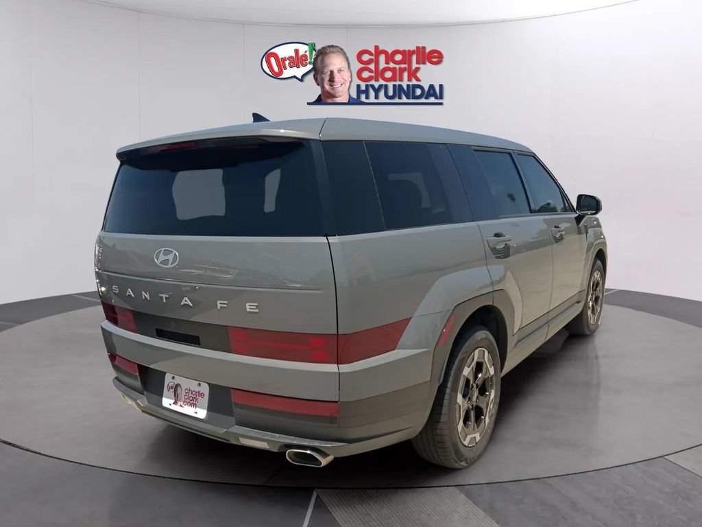 Used 2025 Hyundai Santa Fe SE FWD image 4
