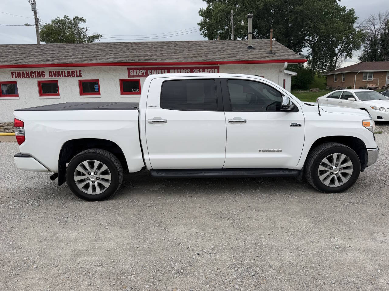 Used 2016 Toyota Tundra Limited w/ Limited Premium Package AWD/4WD image 2