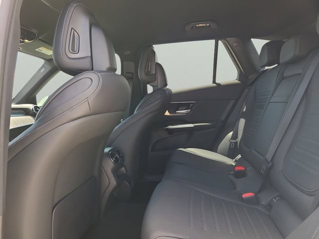 Used 2025 Mercedes-Benz GLC 300 4MATIC image 8