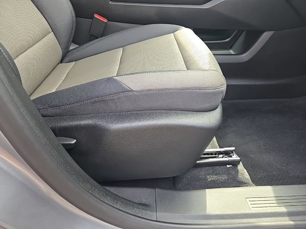 Used 2025 Chevrolet Equinox LT w/ Convenience Package II FWD image 31