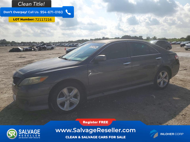 Used 2011 Toyota Camry SE FWD image 1