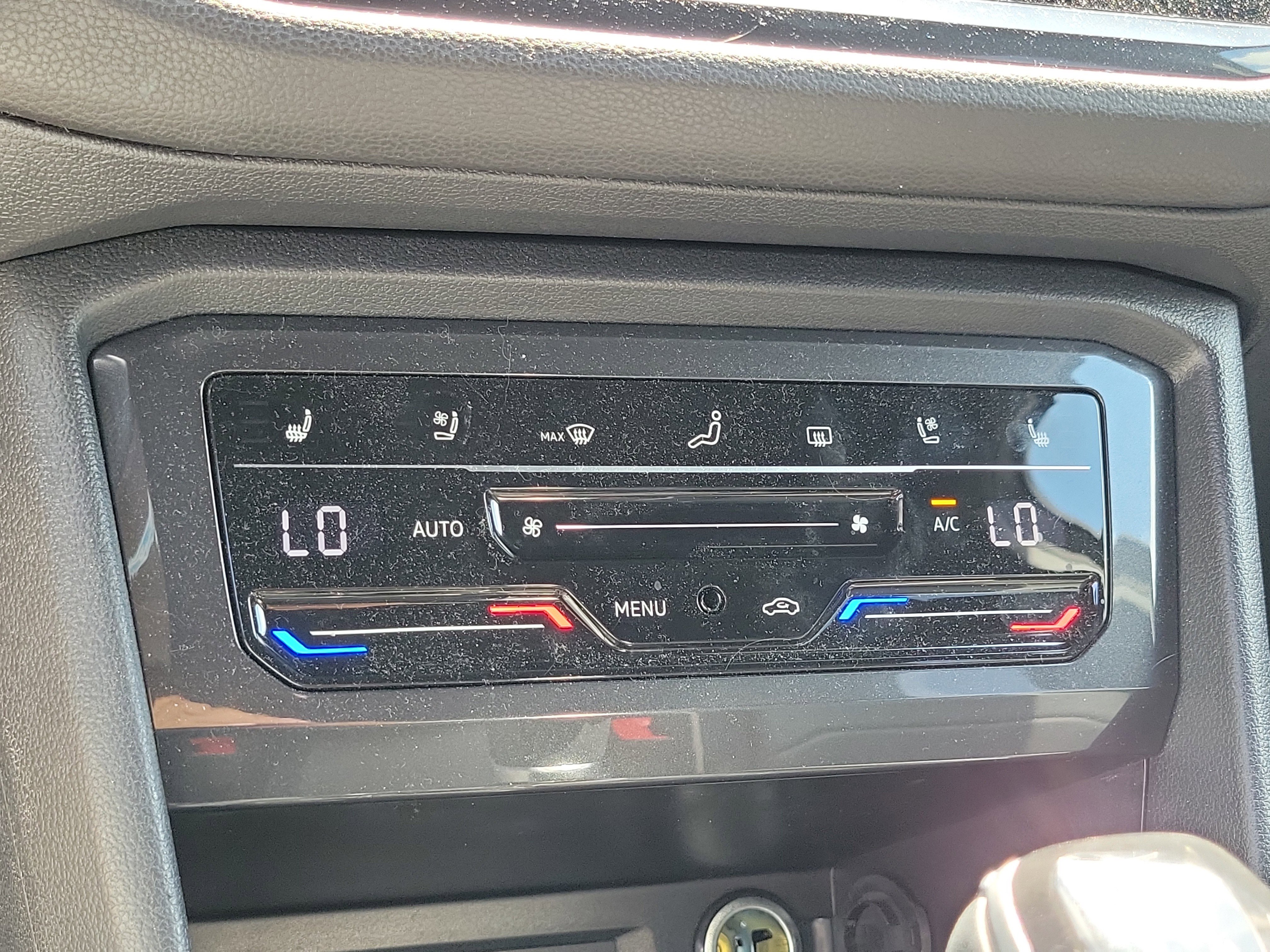 Used 2022 Volkswagen Tiguan SEL R-Line image 31