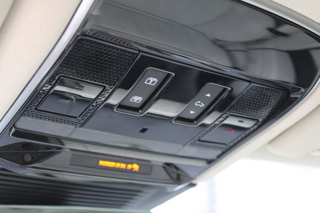 Used 2023 Land Rover Range Rover SE image 35