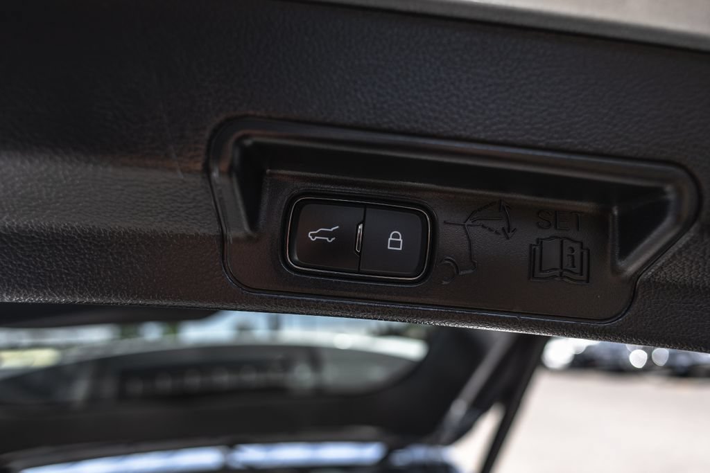 Used 2022 Ford Explorer Limited AWD/4WD image 34