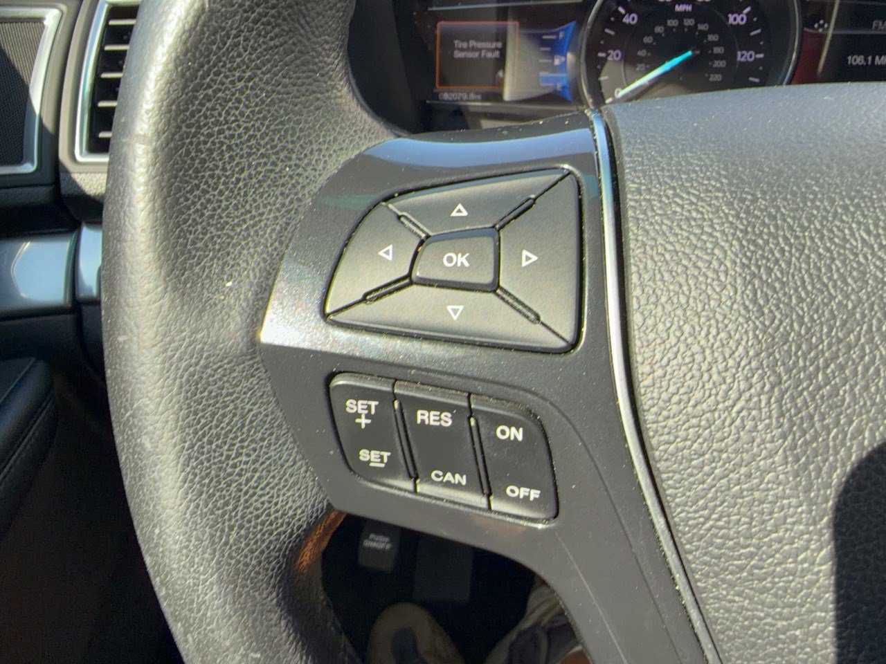 Used 2016 Ford Explorer Limited w/ Equipment Group 301A FWD image 18