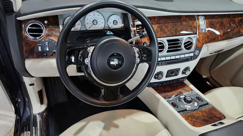 Used 2013 Rolls-Royce Ghost RWD image 27