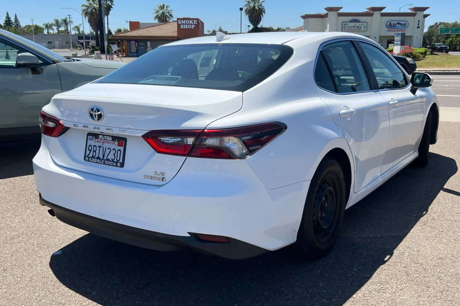 Used 2022 Toyota Camry LE FWD image 4