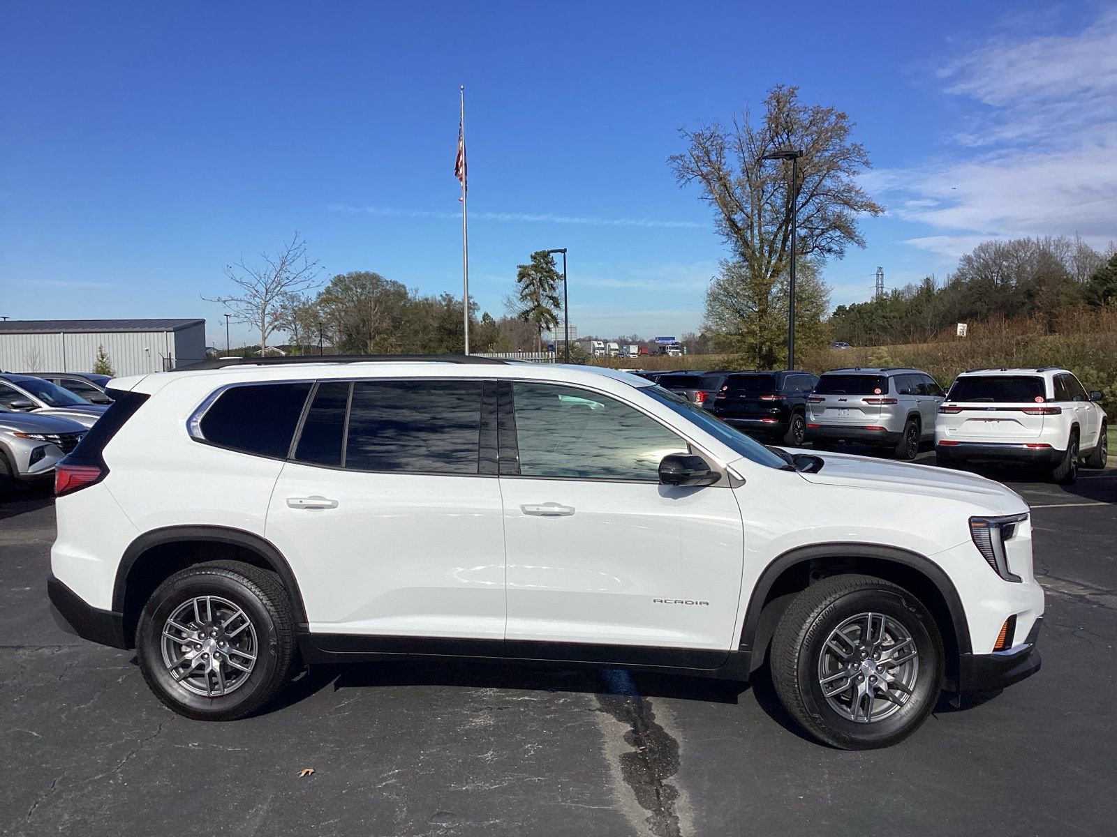 Used 2025 GMC Acadia Elevation image 5