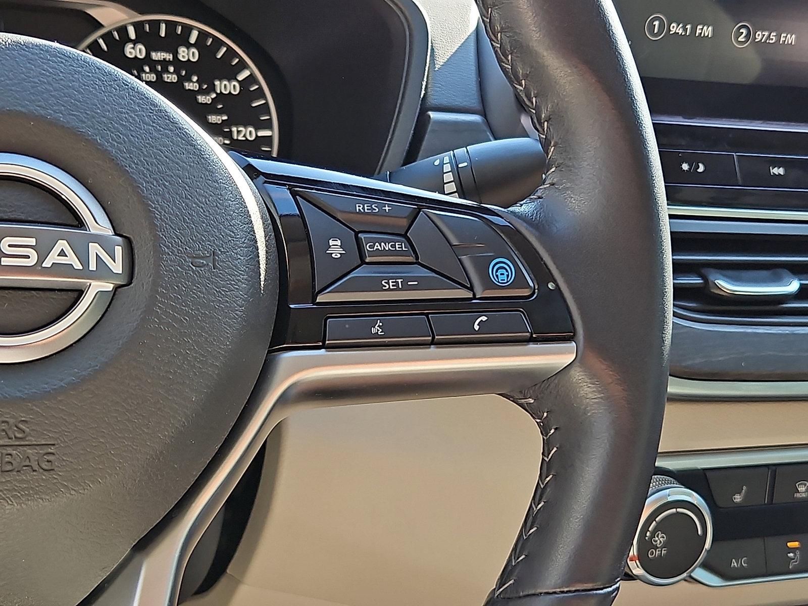 Certified 2023 Nissan Altima 2.5 SV w/ SV Premium Package FWD image 22