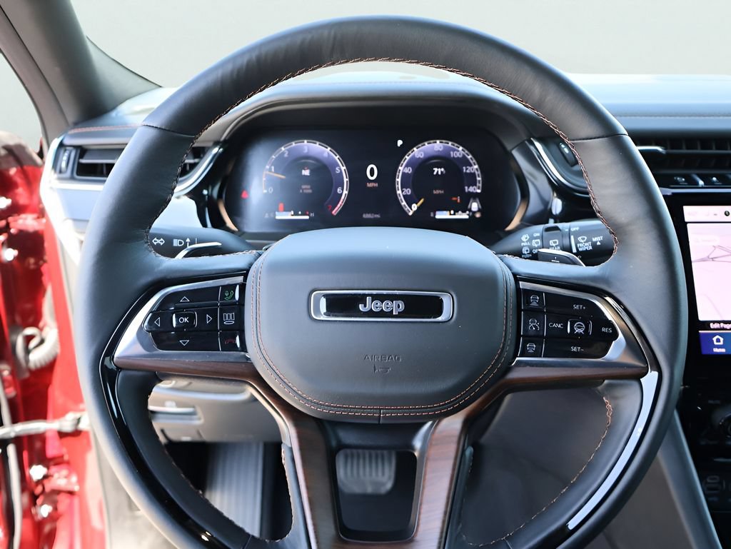 Used 2025 Jeep Grand Cherokee Summit w/ Obsidian Package AWD/4WD image 32