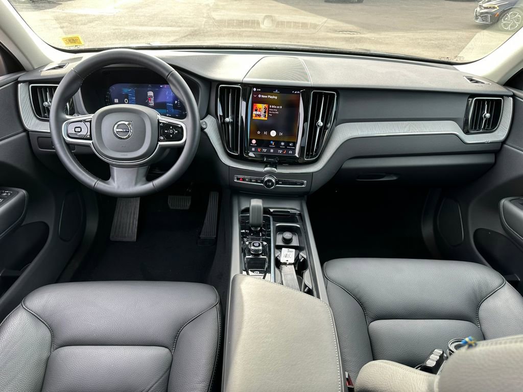 Used 2025 Volvo XC60 B5 Plus image 14
