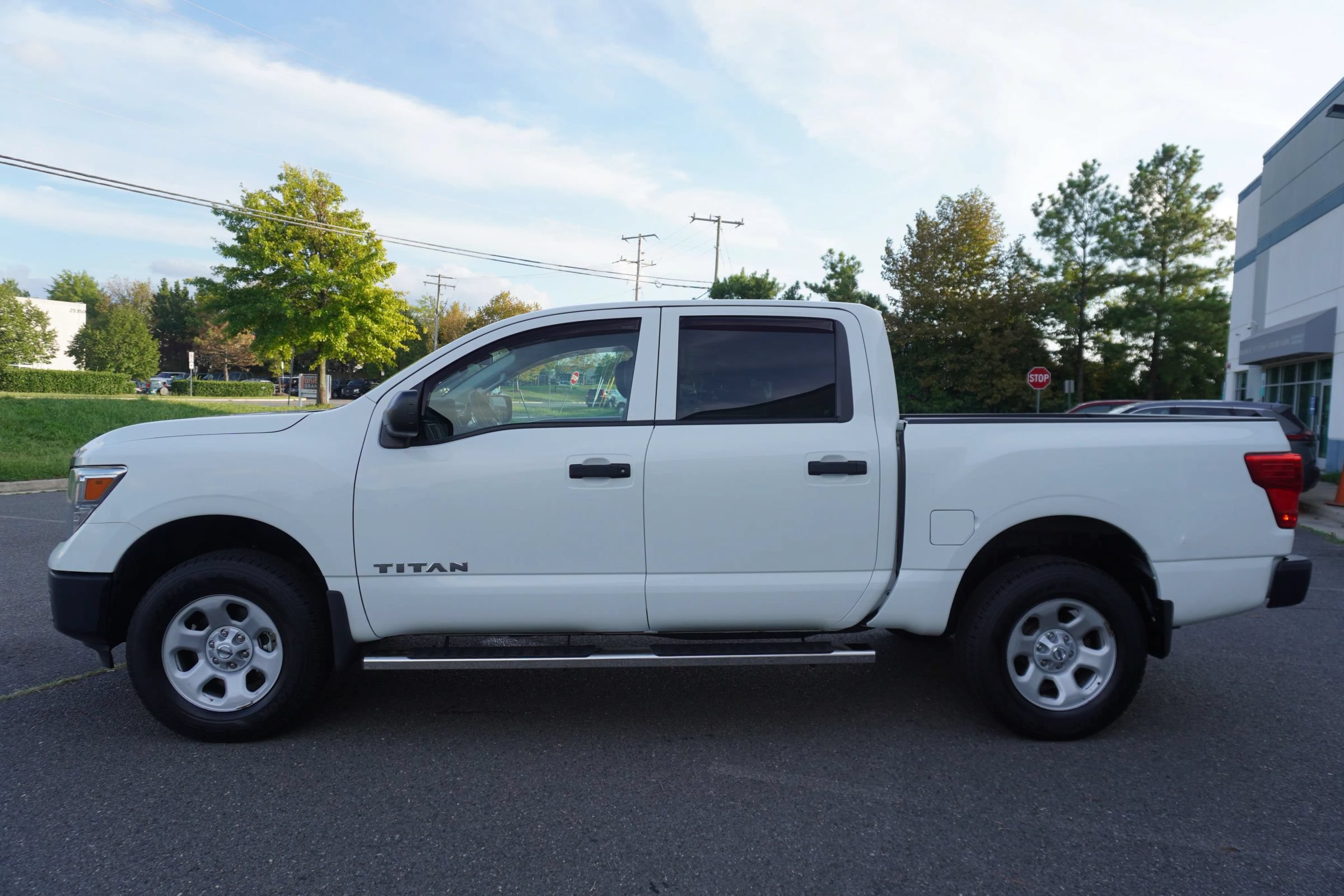 Used 2017 Nissan Titan S AWD/4WD image 4