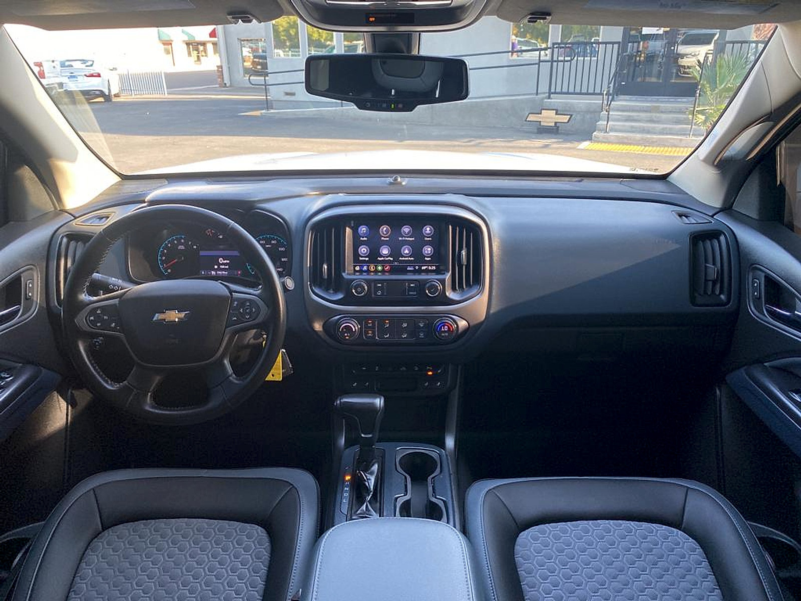 Used 2021 Chevrolet Colorado Z71 RWD image 2