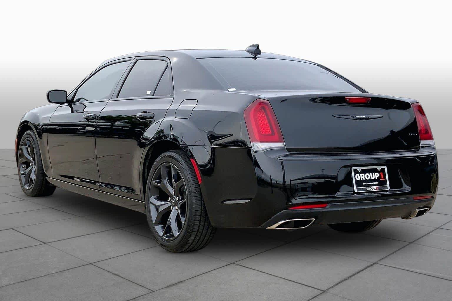 Used 2023 Chrysler 300 Touring w/ Sport Appearance Package RWD image 11