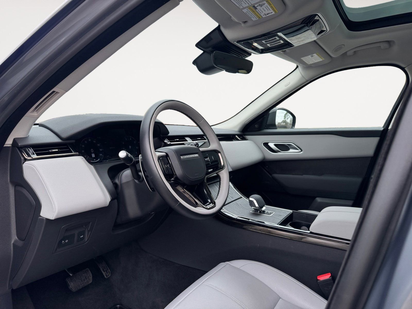 Used 2025 Land Rover Range Rover Velar S image 9