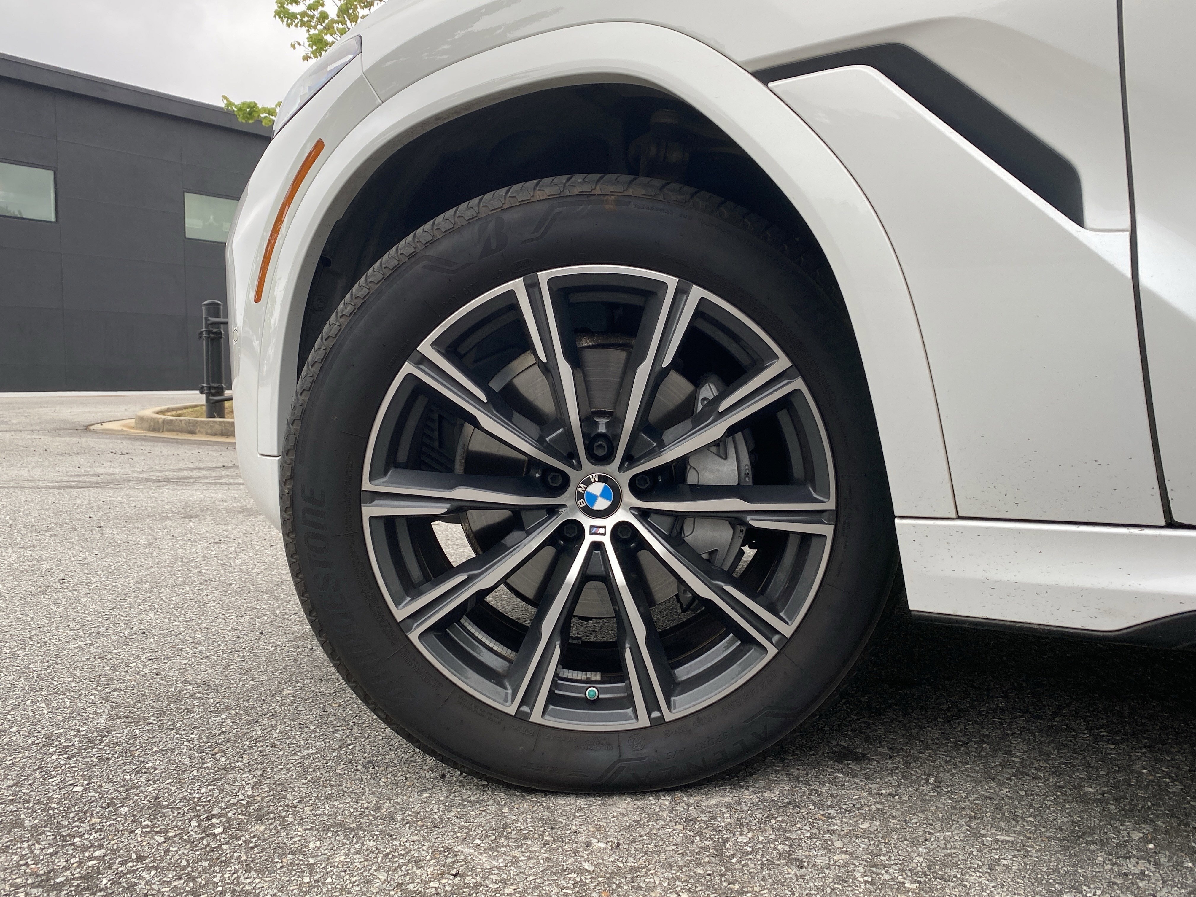 Used 2024 BMW X6 xDrive40i w/ Parking Assistance Package image 17