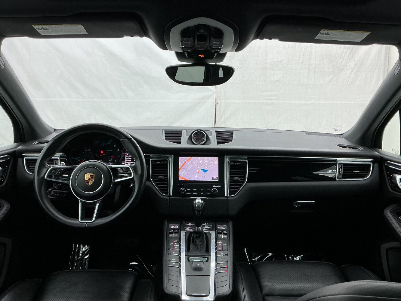 Used 2018 Porsche Macan AWD/4WD image 28