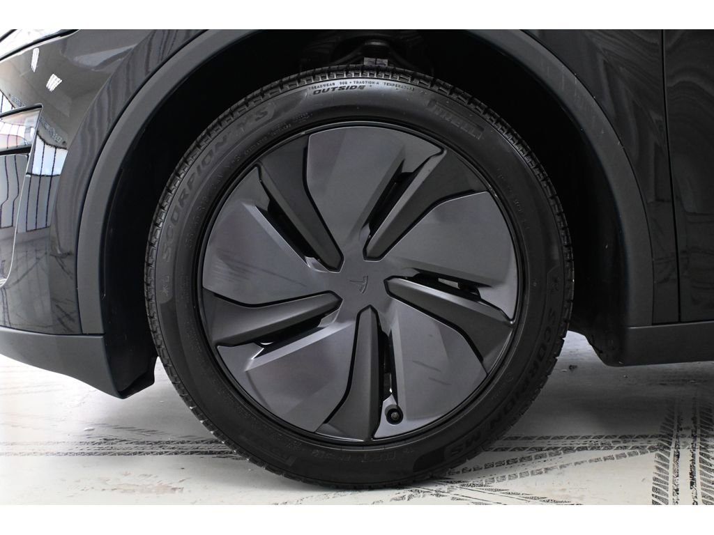 Used 2026 Tesla Model Y Long Range RWD image 23