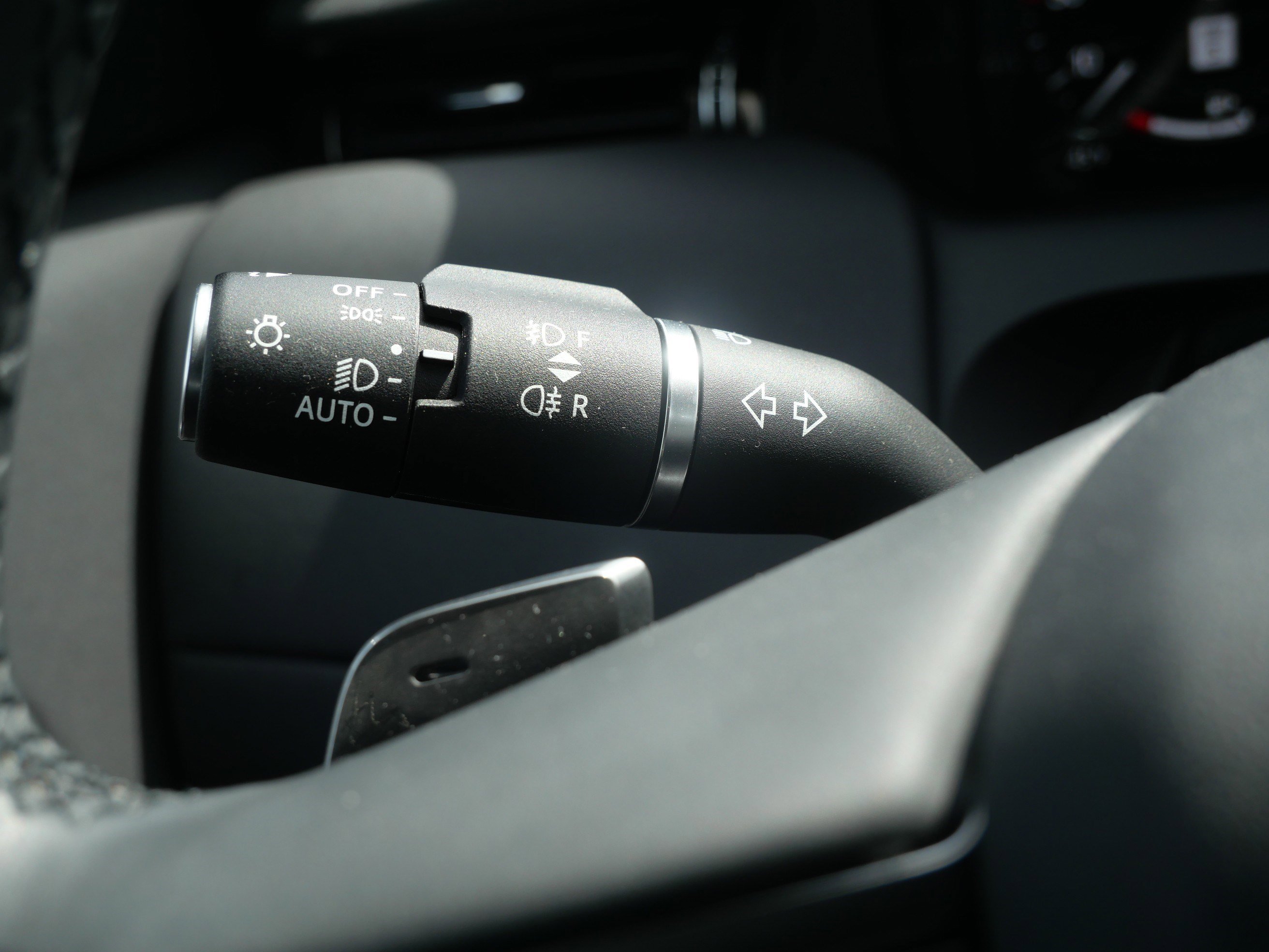 Certified 2024 Land Rover Discovery Sport S image 28