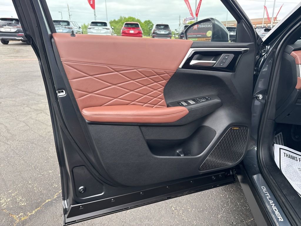 Used 2026 Mitsubishi Outlander SEL image 11
