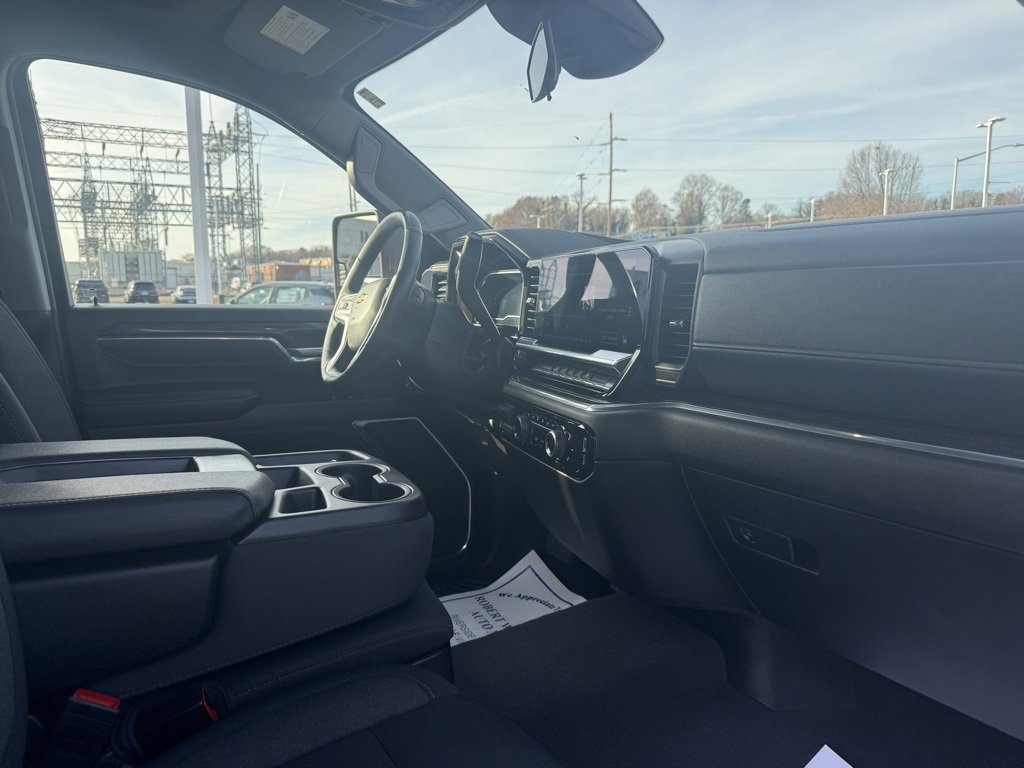 Used 2024 Chevrolet Silverado 2500 LT w/ Convenience Package image 13