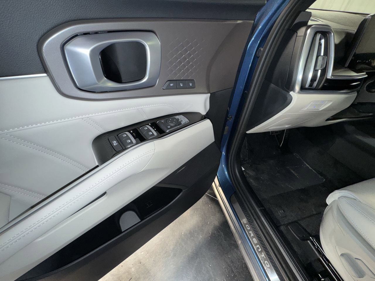 New 2026 Kia Sorento SX Prestige image 17