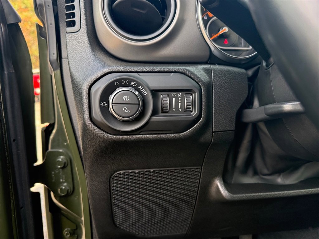 Used 2022 Jeep Gladiator Sport image 17