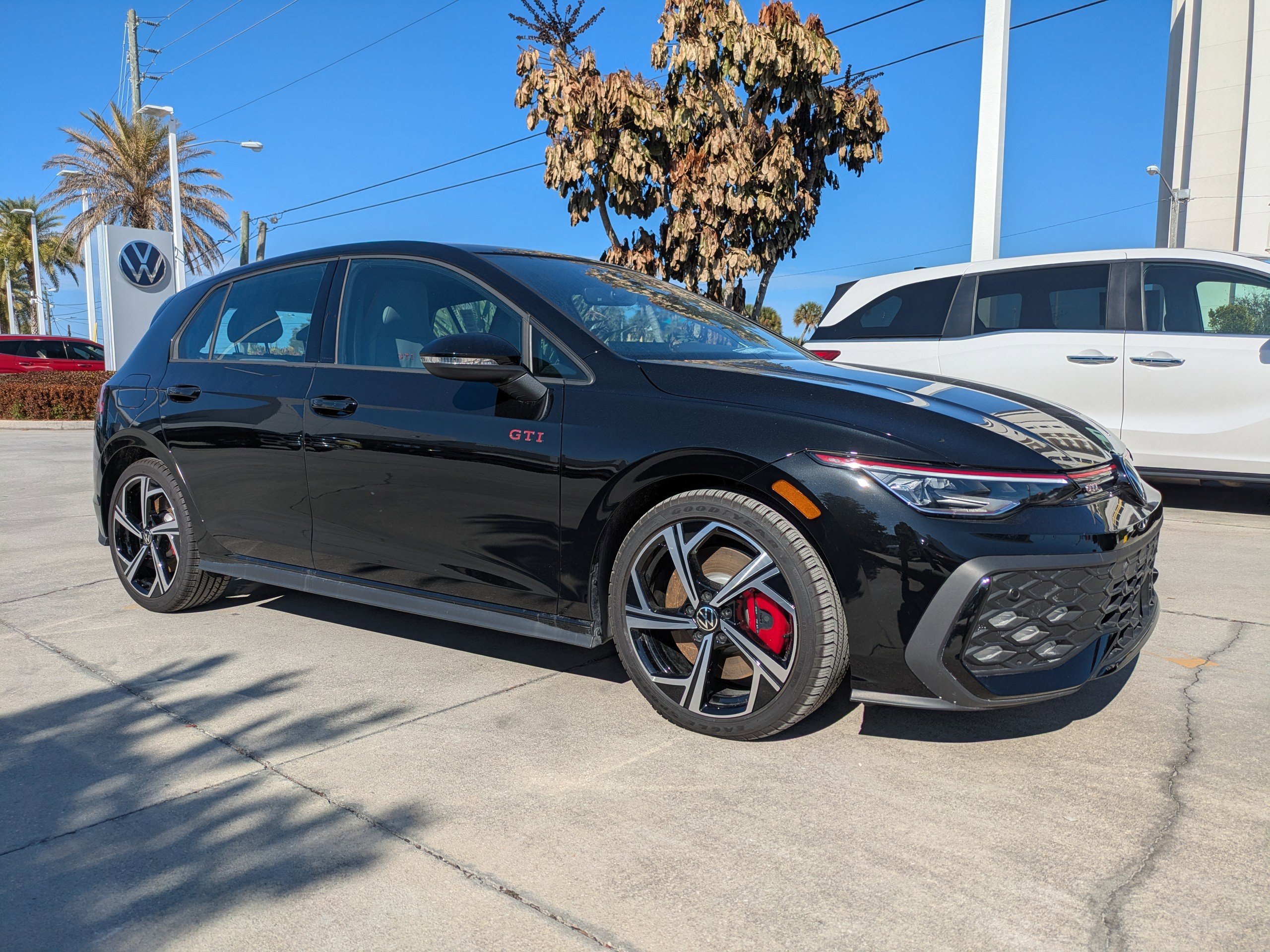 New 2025 Volkswagen GTI SE image 2