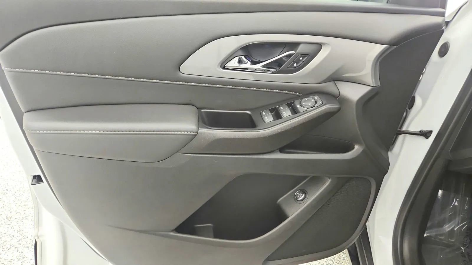 Used 2023 Chevrolet Traverse LT image 28