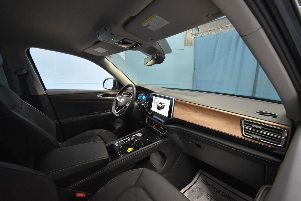 Used 2024 Volkswagen Atlas SE w/ Black Wheel Package image 21