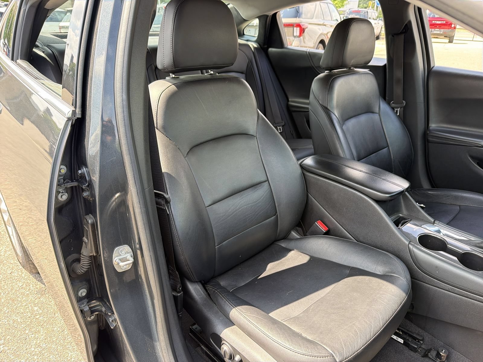 Used 2017 Chevrolet Malibu LT w/ Leather Package FWD image 23